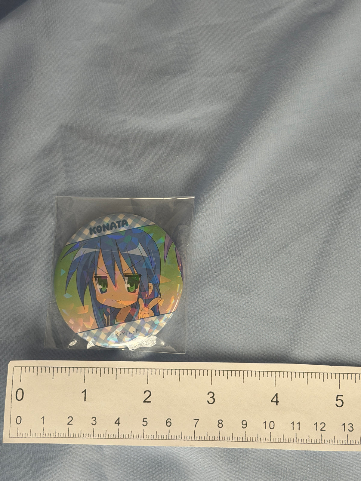 Konata Izumi Pointing Hologram Badge Pin Lucky Star Anime Scene