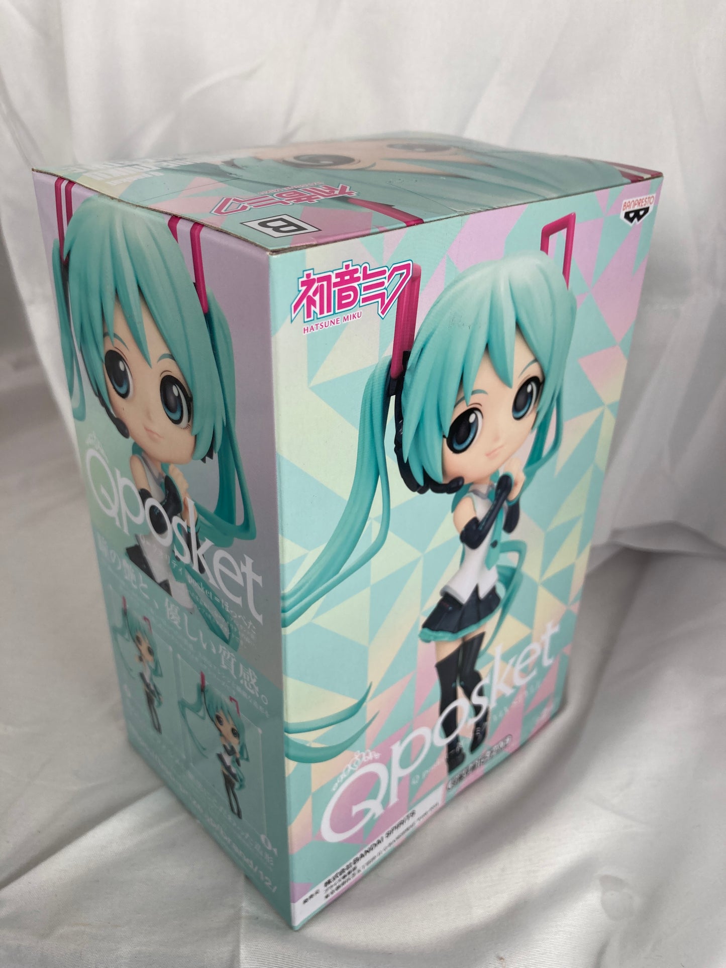 Hatsune Miku Q Posket V4X Style B Ver. Prize Figure Vocaloid