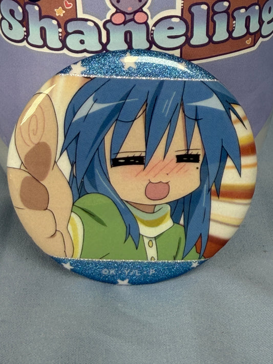 Konata Izumi Thumbs Up Glitter Badge Pin Lucky Star Anime Scene