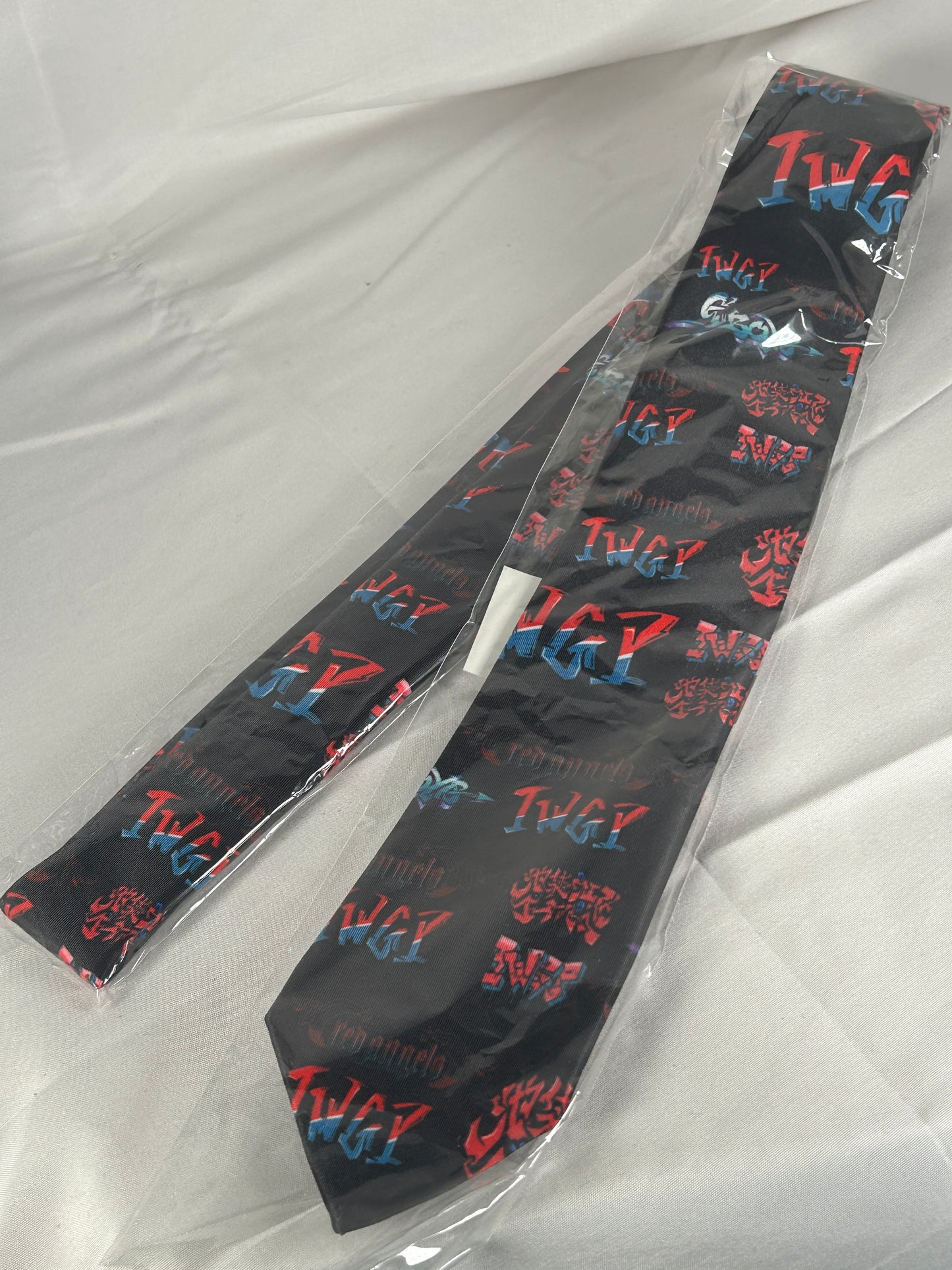 Ikebukuro West Gate Park Tie arma bianca