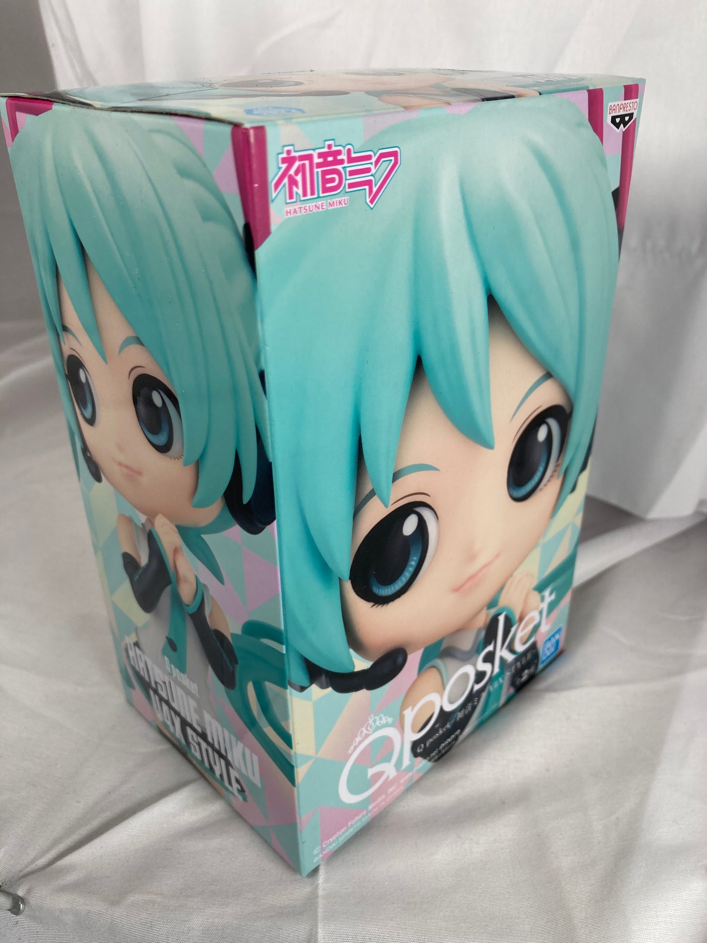 Hatsune Miku Q Posket V4X Style B Ver. Prize Figure Vocaloid
