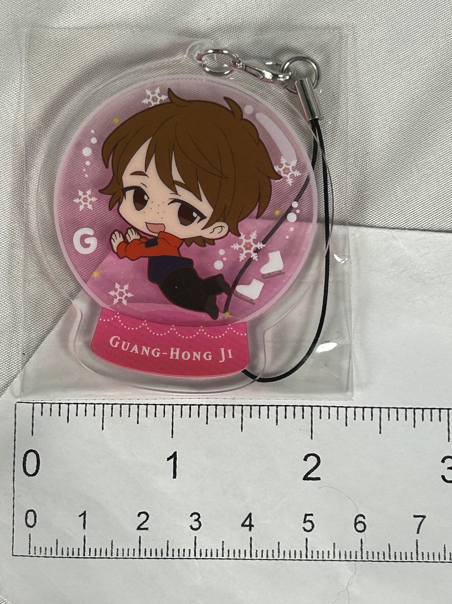 Guang Hong Ji Snowglobe Acrylic Keychain Yuri on Ice Chararium
